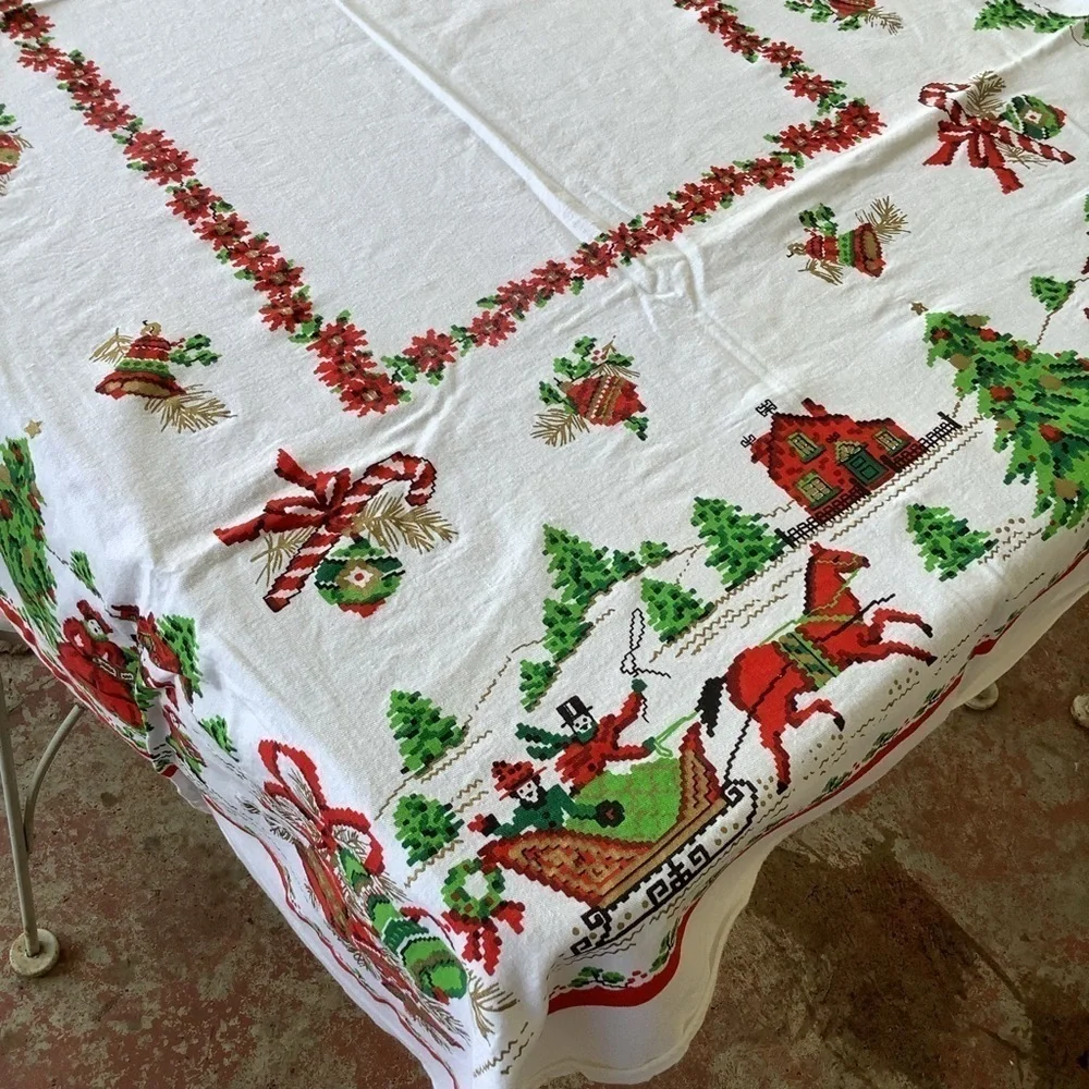 Vintage Christmas Red Green Tablecloth Linen Tablescapes